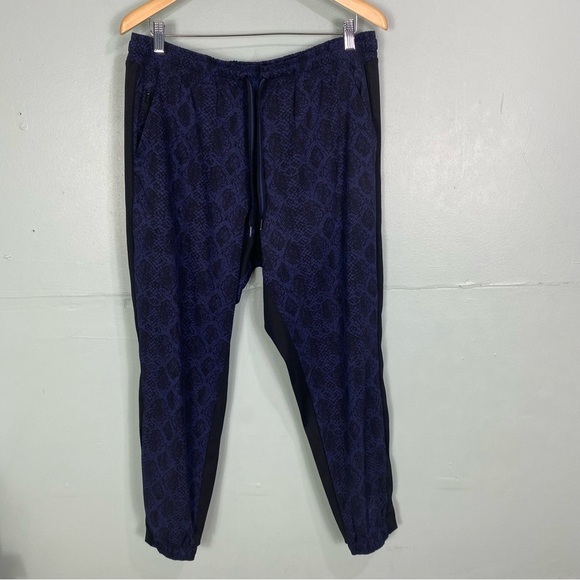 Athleta Printed Brooklyn Jogger Pants Blue Python Animal Print Sz 14 572213 - Picture 1 of 6